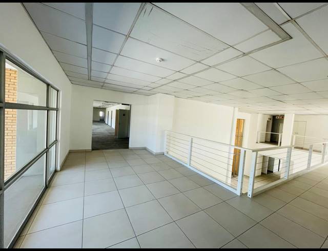 2,300M² OFFICE TO LET IN MIDRIDGE PARK
